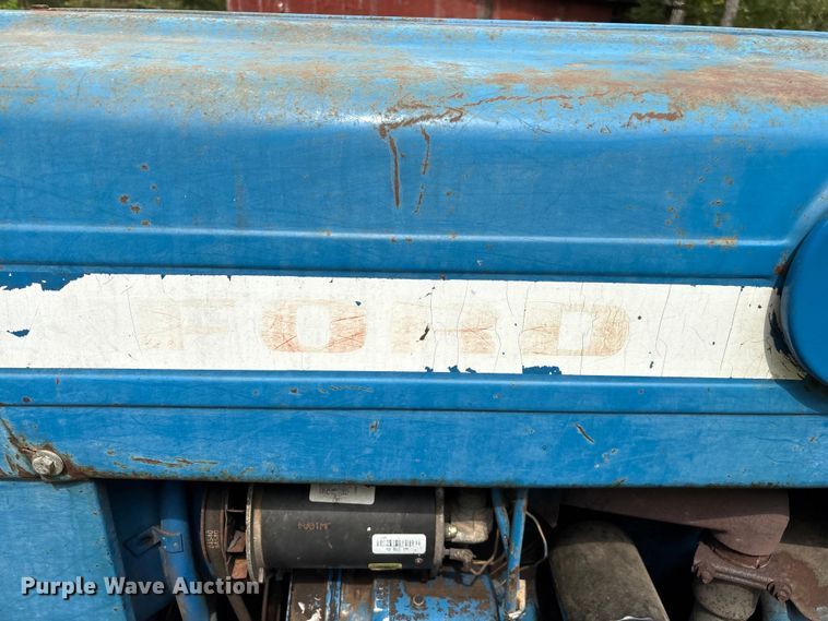 image for item EN5583 1972 Ford 2000 tractor