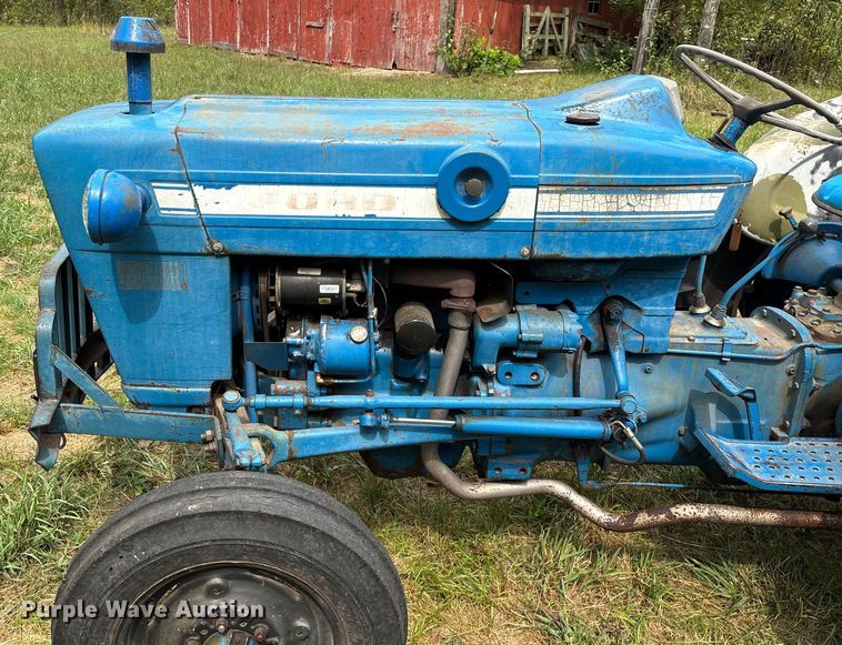 image for item EN5583 1972 Ford 2000 tractor