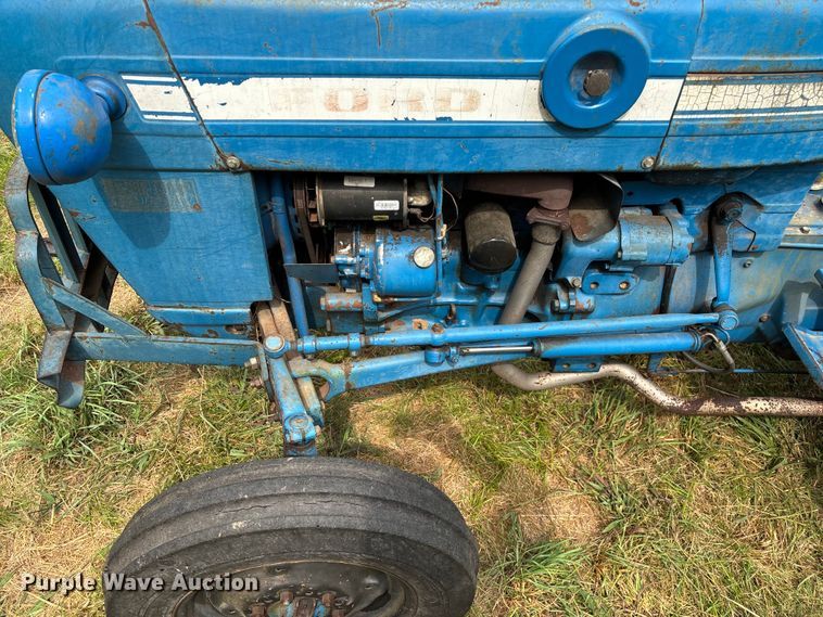 image for item EN5583 1972 Ford 2000 tractor