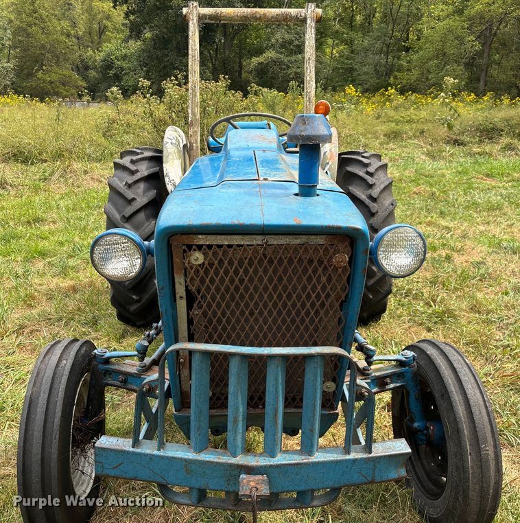 image for item EN5583 1972 Ford 2000 tractor