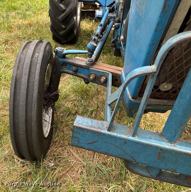 image for item EN5583 1972 Ford 2000 tractor