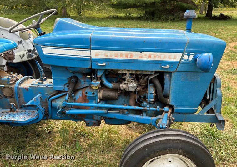 image for item EN5583 1972 Ford 2000 tractor