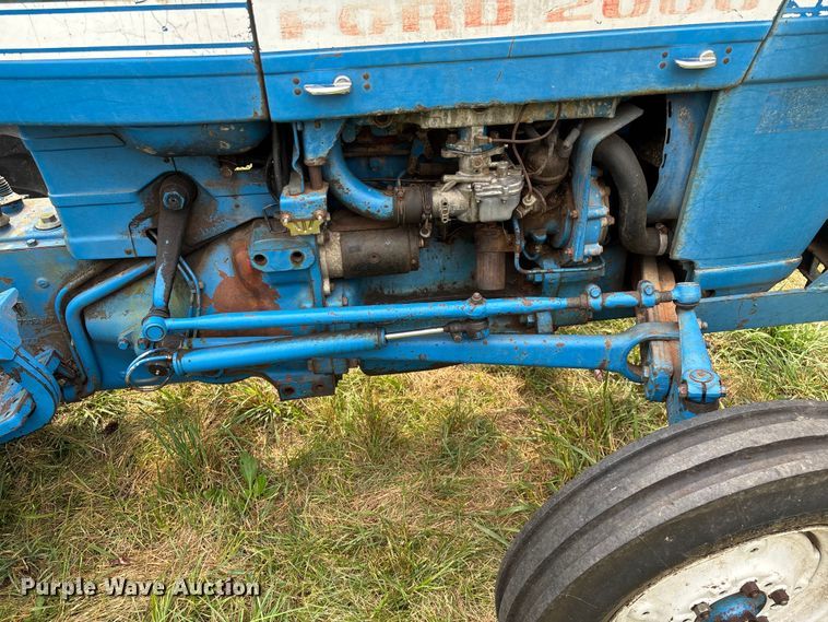 image for item EN5583 1972 Ford 2000 tractor