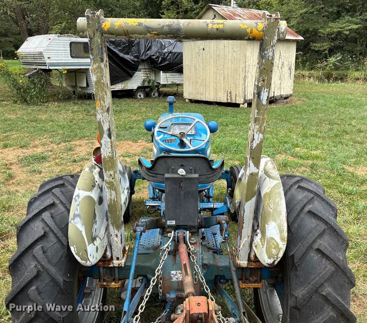 image for item EN5583 1972 Ford 2000 tractor