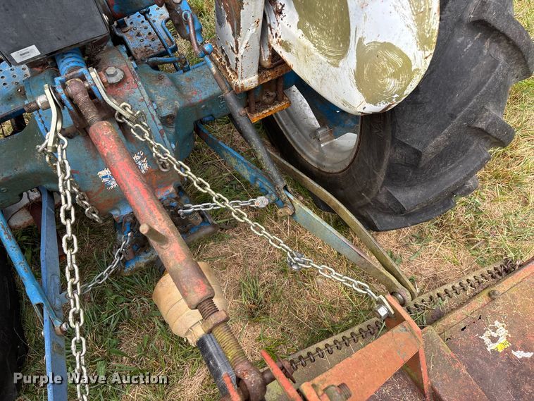 image for item EN5583 1972 Ford 2000 tractor