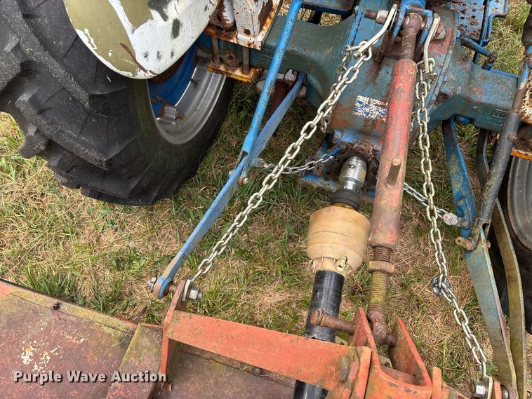 image for item EN5583 1972 Ford 2000 tractor