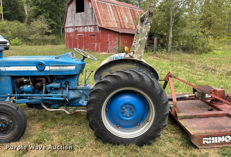 image for item EN5583 1972 Ford 2000 tractor