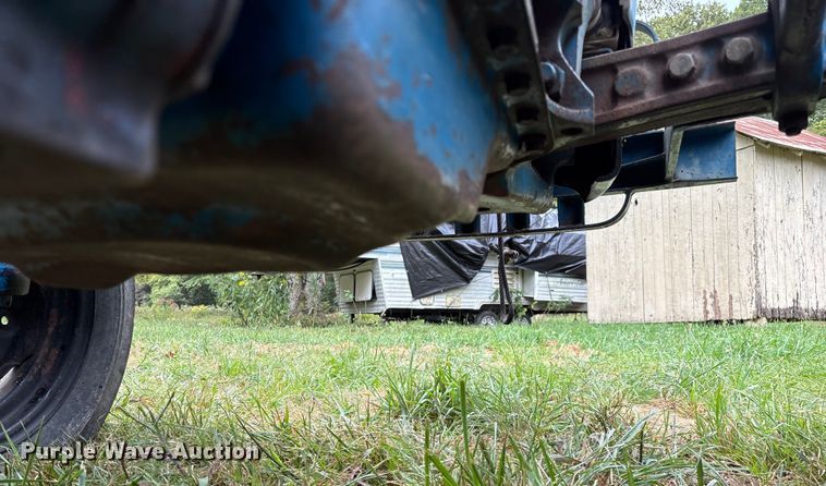 image for item EN5583 1972 Ford 2000 tractor