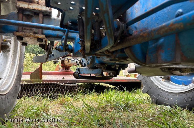 image for item EN5583 1972 Ford 2000 tractor