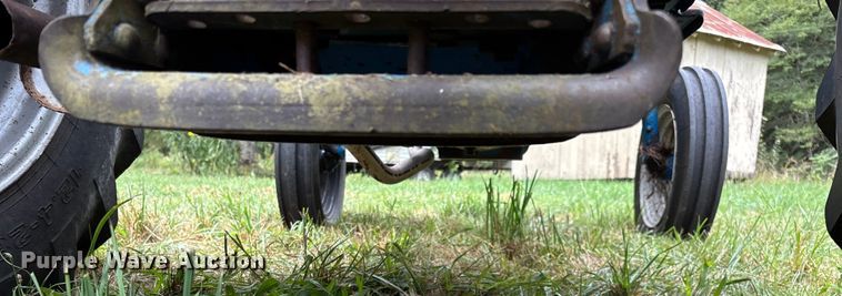 image for item EN5583 1972 Ford 2000 tractor