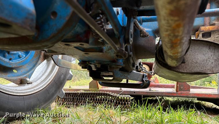 image for item EN5583 1972 Ford 2000 tractor