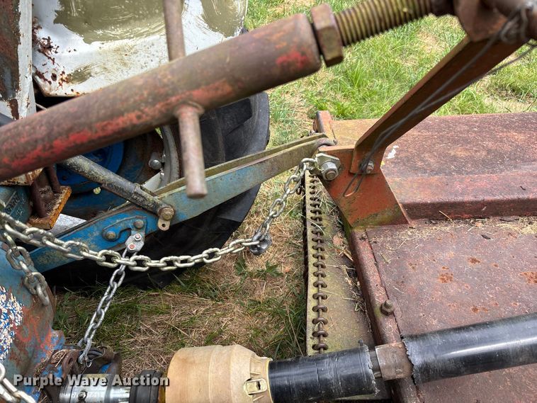 image for item EN5583 1972 Ford 2000 tractor