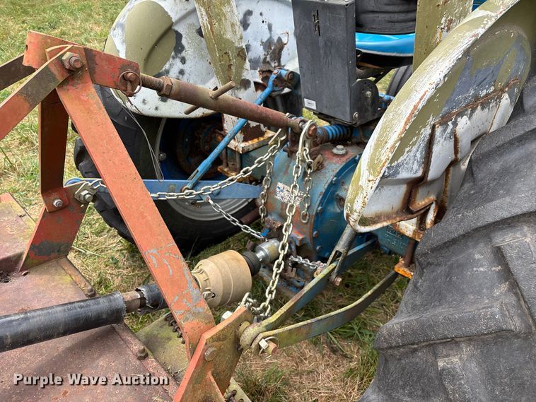 image for item EN5583 1972 Ford 2000 tractor