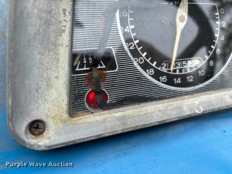 image for item EN5583 1972 Ford 2000 tractor