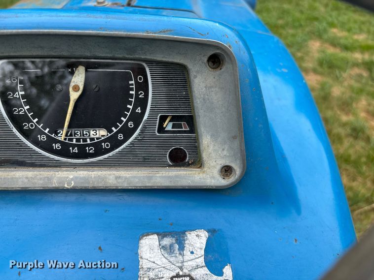 image for item EN5583 1972 Ford 2000 tractor