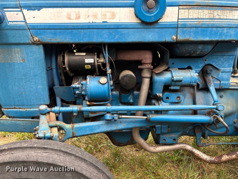 image for item EN5583 1972 Ford 2000 tractor
