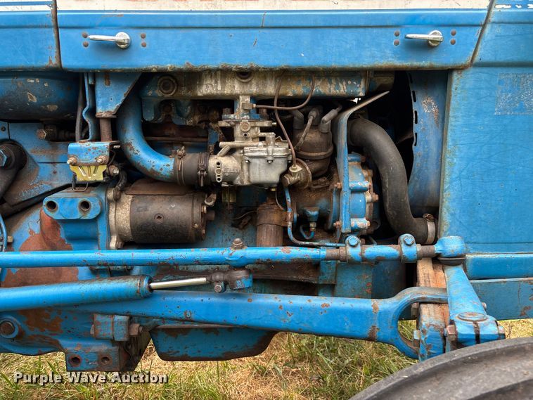 image for item EN5583 1972 Ford 2000 tractor