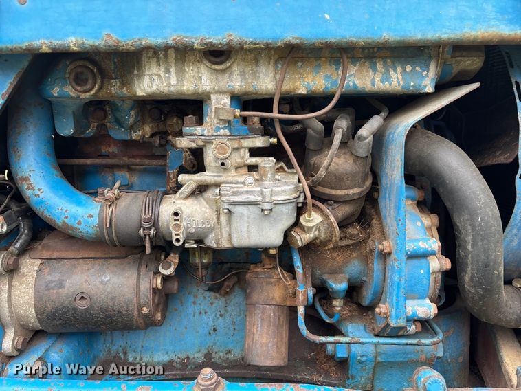 image for item EN5583 1972 Ford 2000 tractor