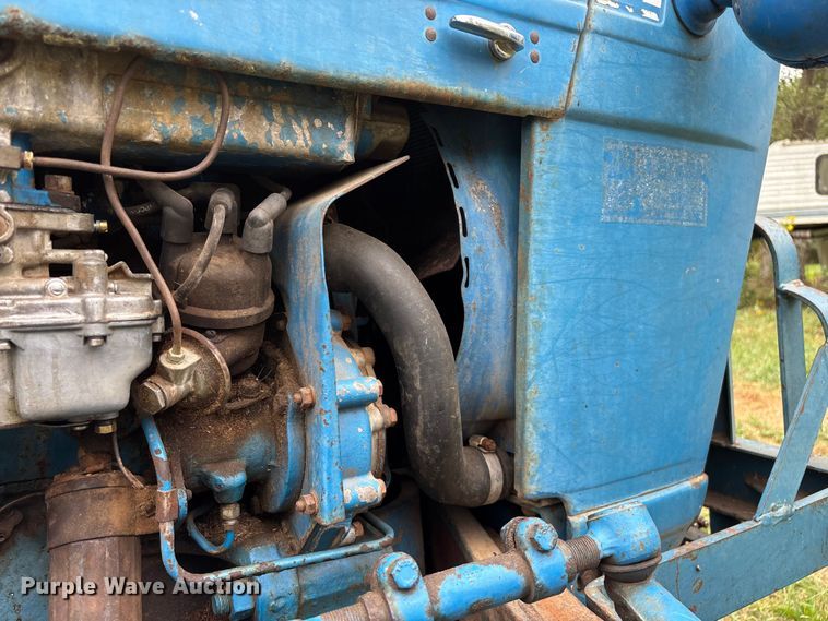 image for item EN5583 1972 Ford 2000 tractor