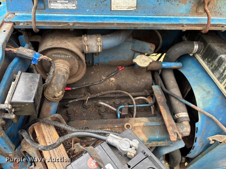 image for item EN5583 1972 Ford 2000 tractor