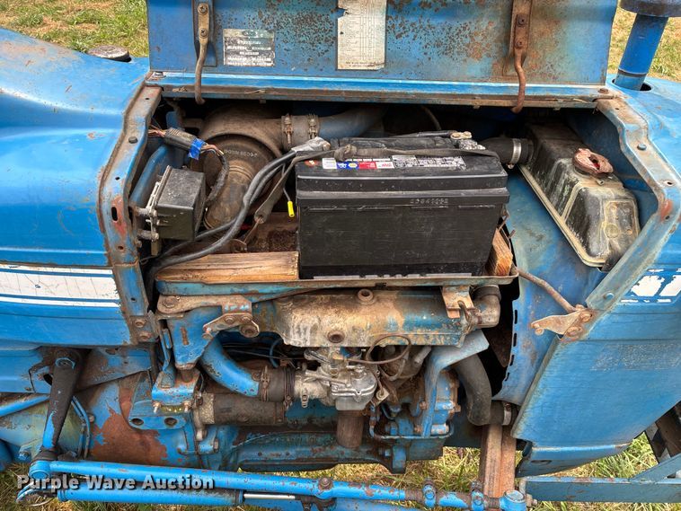 image for item EN5583 1972 Ford 2000 tractor
