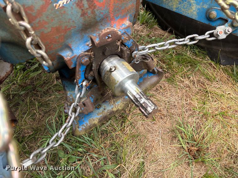 image for item EN5583 1972 Ford 2000 tractor