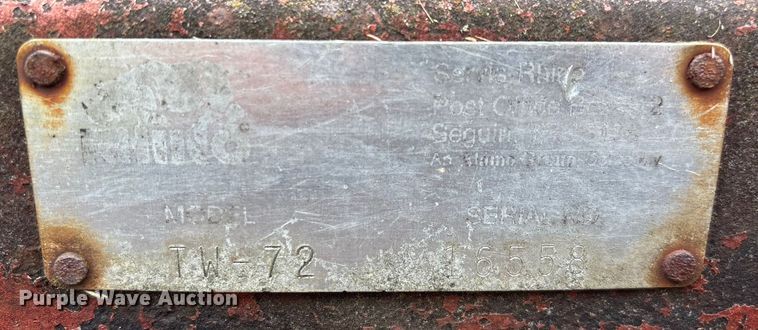 image for item EN5583 1972 Ford 2000 tractor