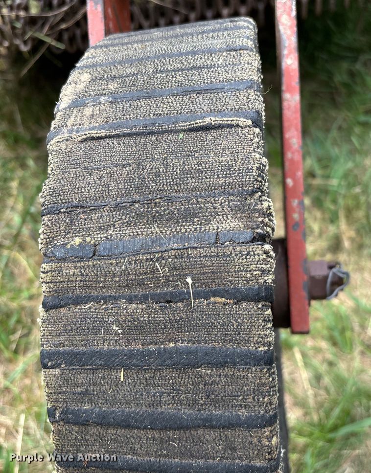 image for item EN5583 1972 Ford 2000 tractor