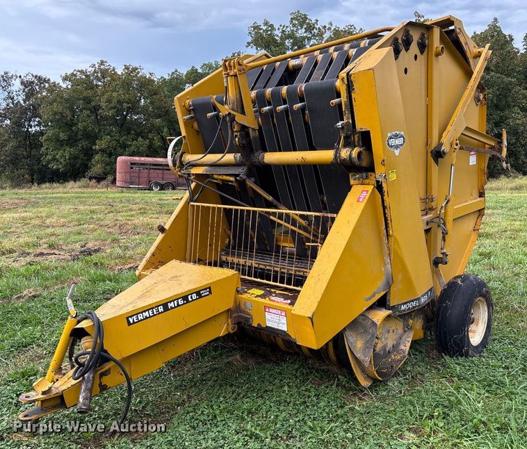 image for item EN7022 (2) round balers