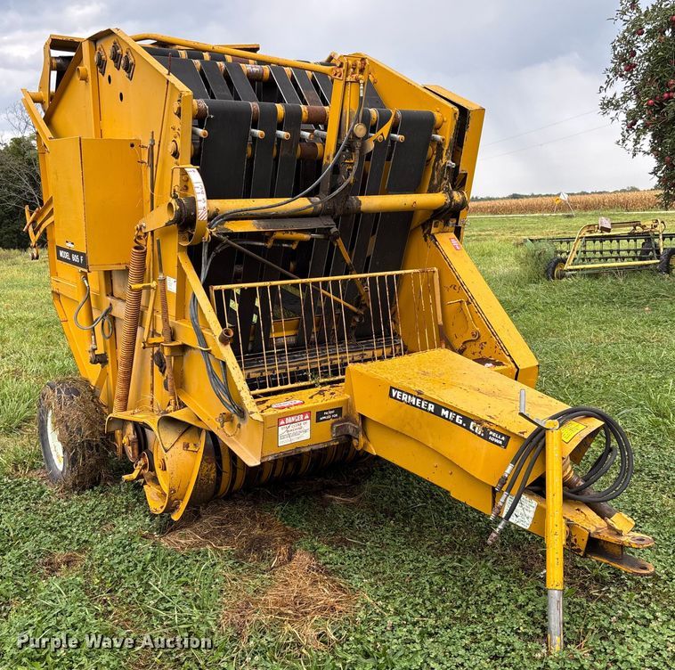 image for item EN7022 (2) round balers