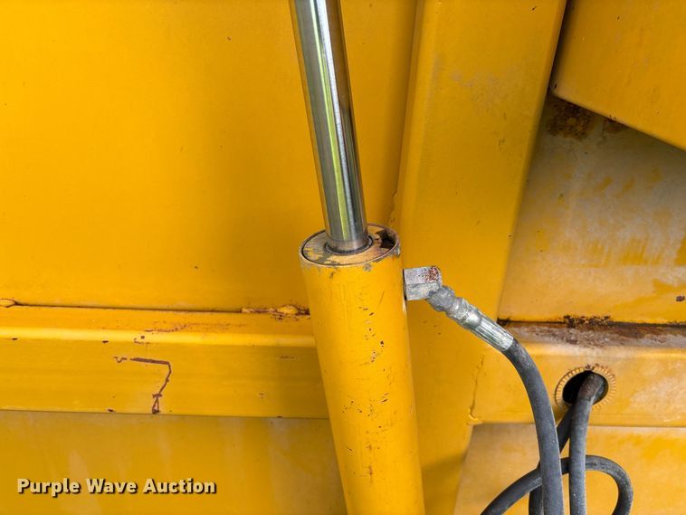 image for item EN7022 (2) round balers