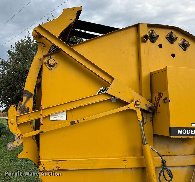image for item EN7022 (2) round balers
