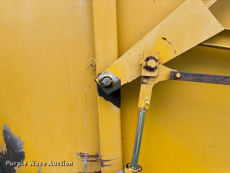 image for item EN7022 (2) round balers