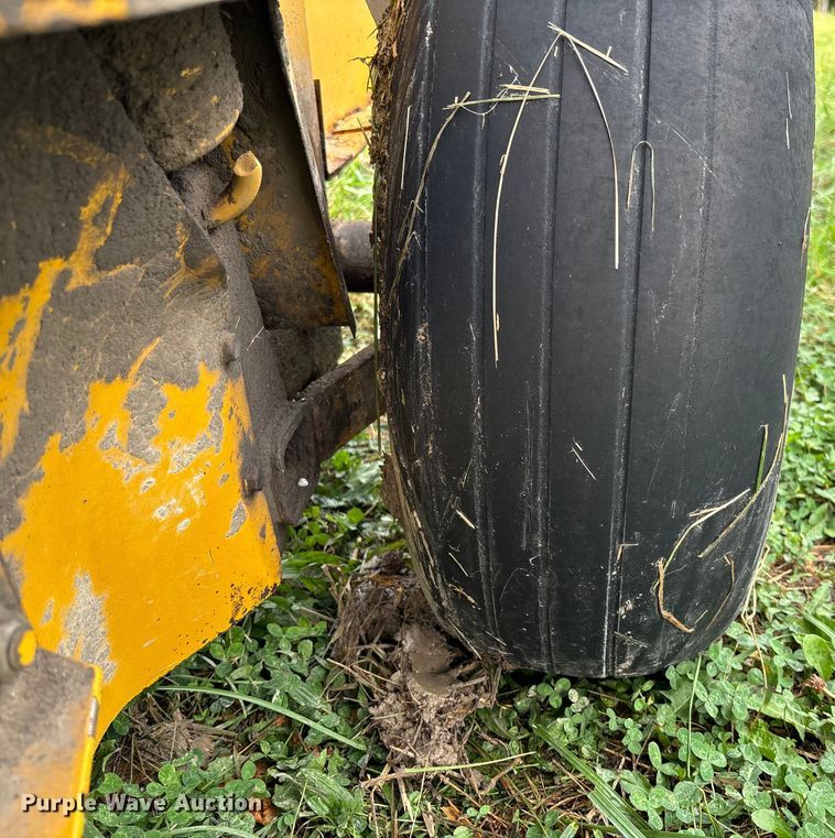 image for item EN7022 (2) round balers