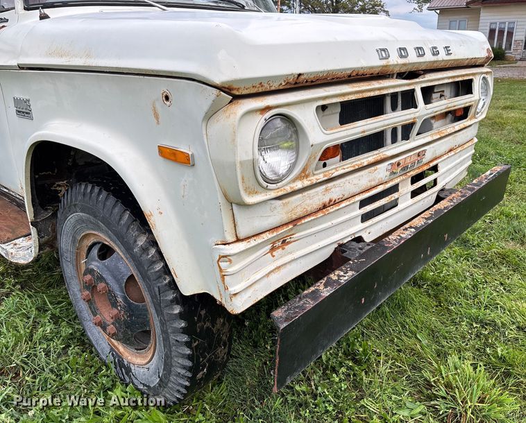 image for item EN7023 1973 Dodge D600 grain truck