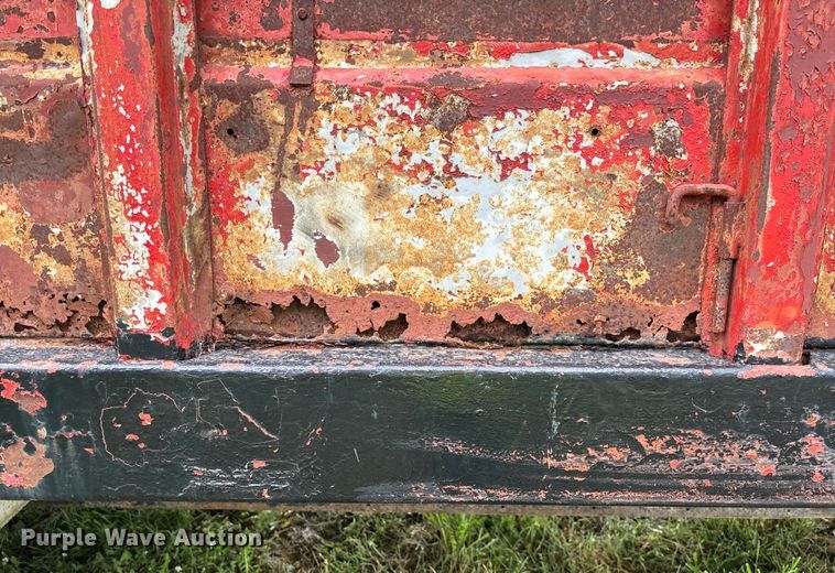 image for item EN7023 1973 Dodge D600 grain truck