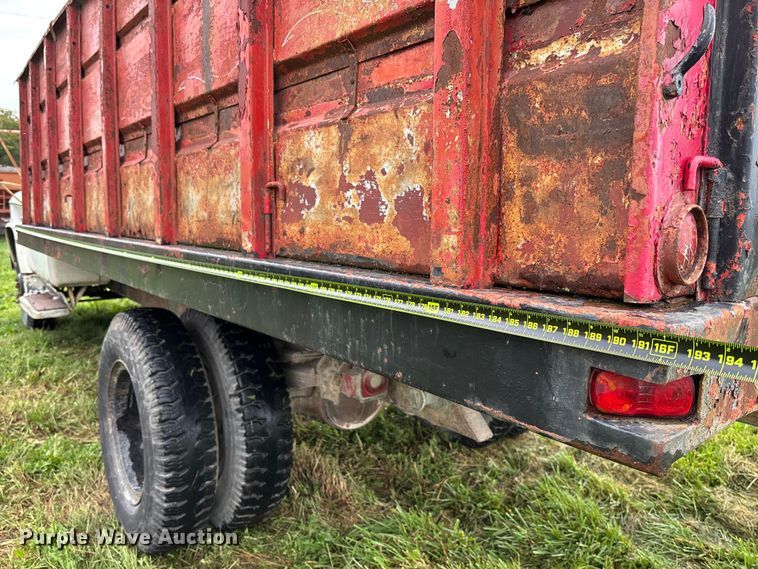 image for item EN7023 1973 Dodge D600 grain truck