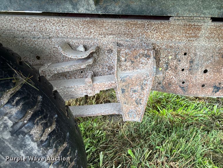 image for item EN7023 1973 Dodge D600 grain truck