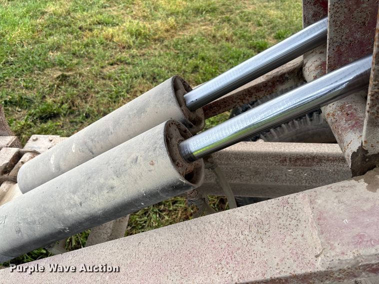 image for item EN7023 1973 Dodge D600 grain truck