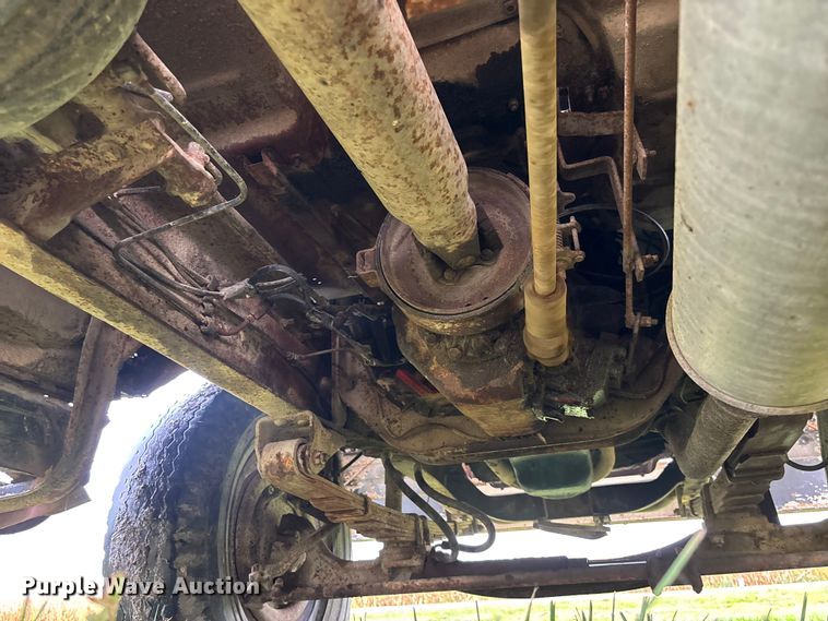 image for item EN7023 1973 Dodge D600 grain truck