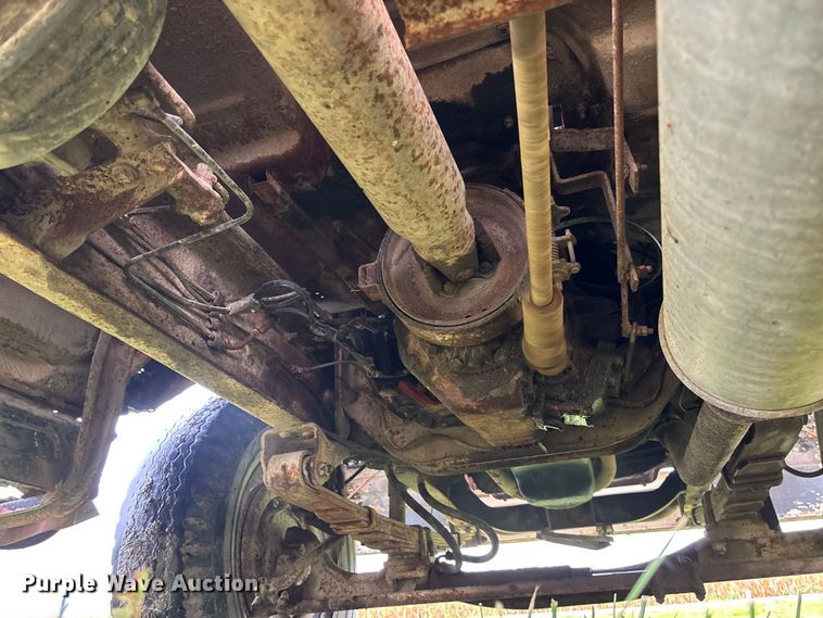 image for item EN7023 1973 Dodge D600 grain truck