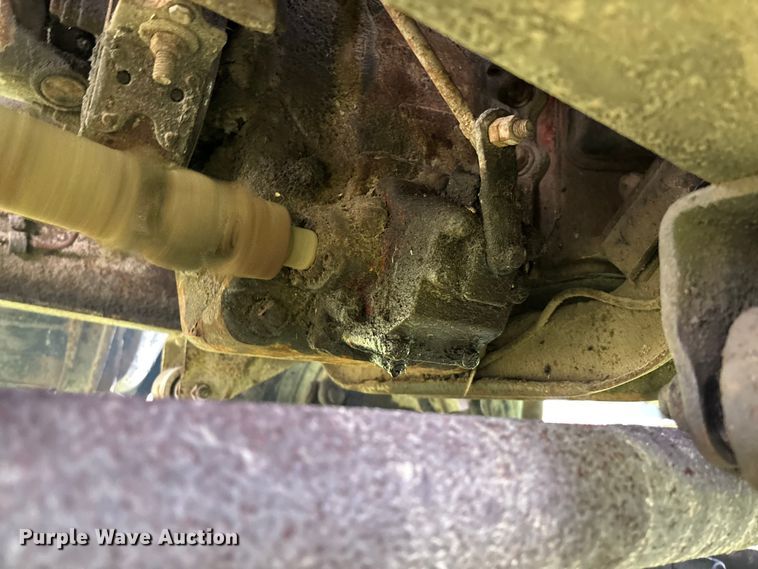 image for item EN7023 1973 Dodge D600 grain truck