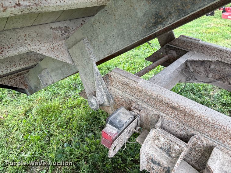 image for item EN7023 1973 Dodge D600 grain truck