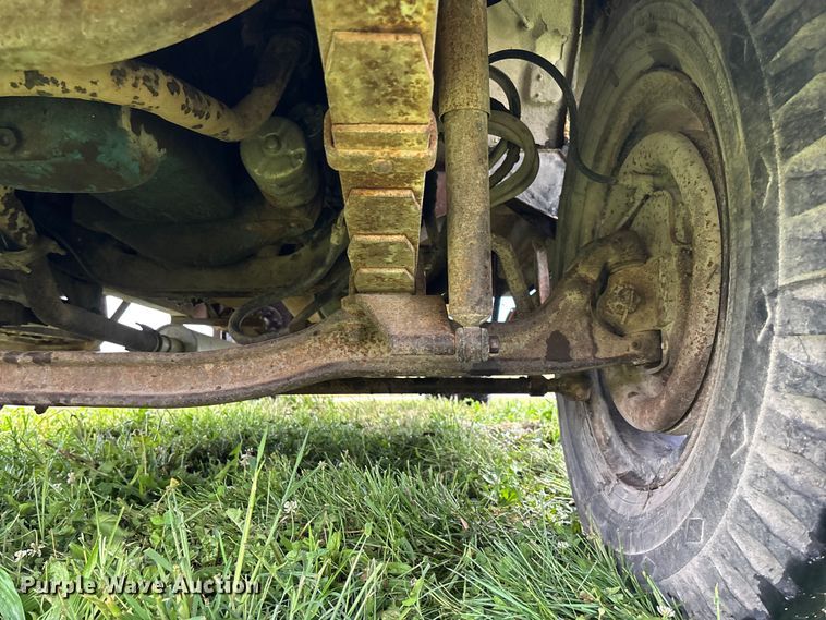 image for item EN7023 1973 Dodge D600 grain truck