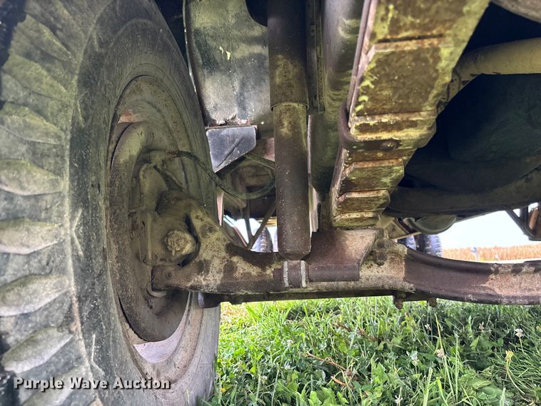 image for item EN7023 1973 Dodge D600 grain truck