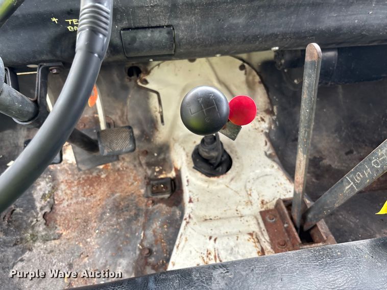 image for item EN7023 1973 Dodge D600 grain truck