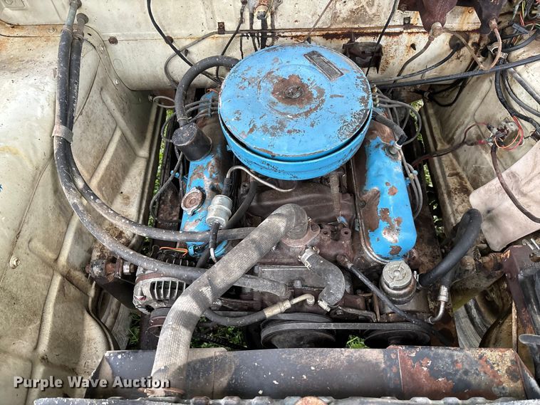 image for item EN7023 1973 Dodge D600 grain truck