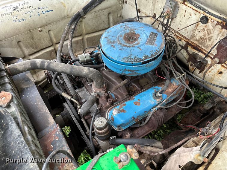 image for item EN7023 1973 Dodge D600 grain truck