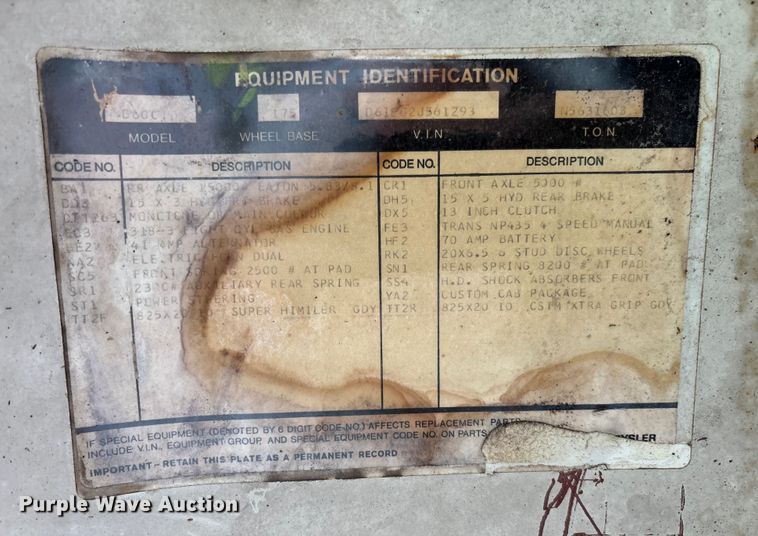 image for item EN7023 1973 Dodge D600 grain truck