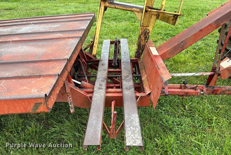 image for item EN7025 New Holland 1030 bale wagon